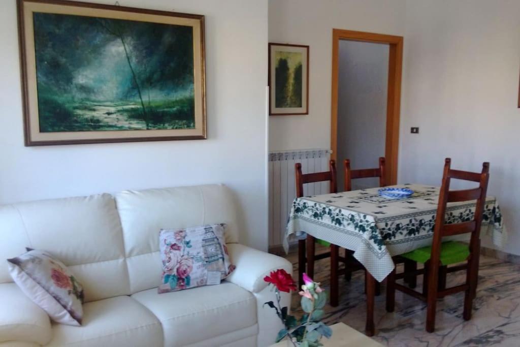 Girasole A Due Passi Dal Mare Apartment Minturno Exterior photo
